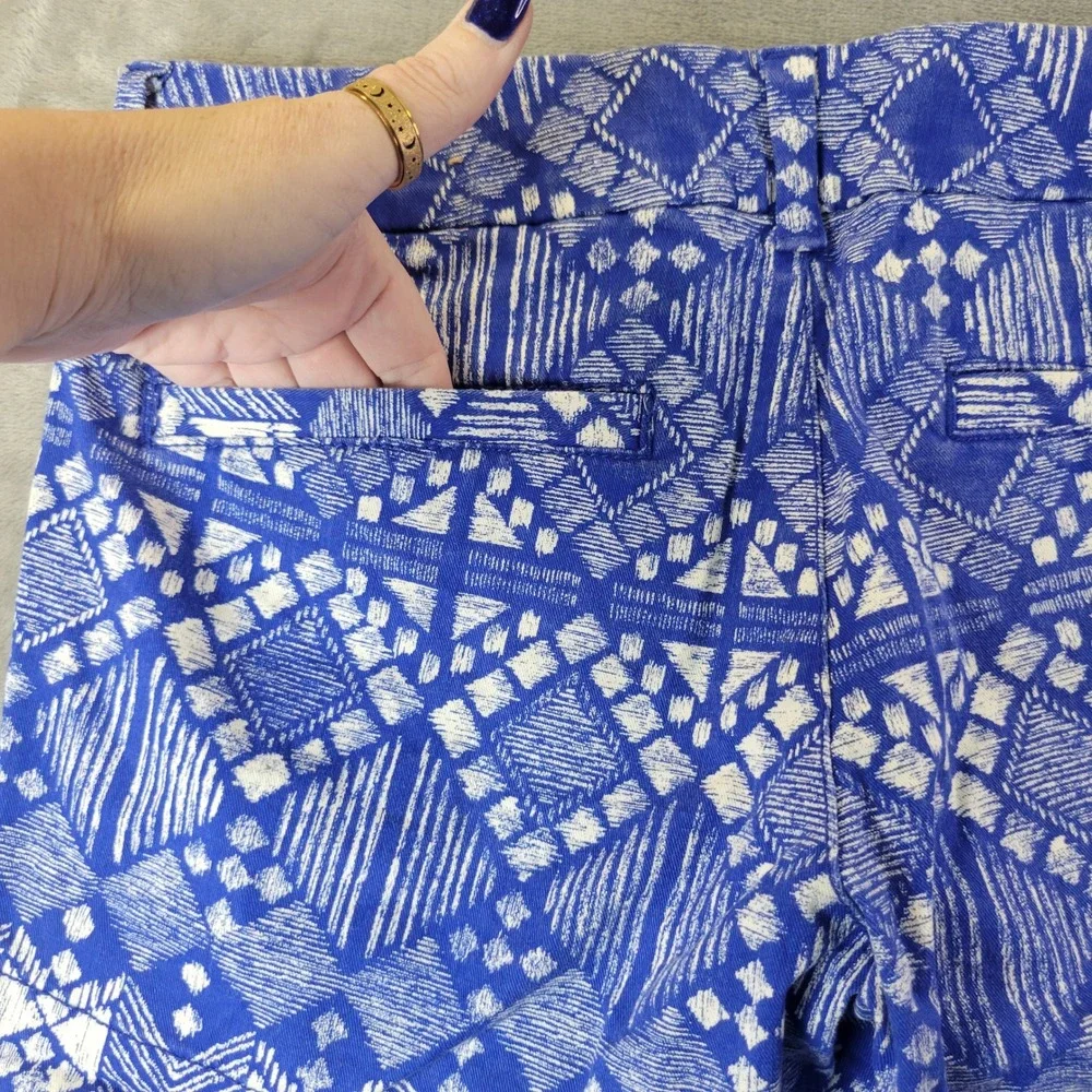 American Eagle Outfitters Womens Blue White Geometric Midi Shorts Size 2 Stretch